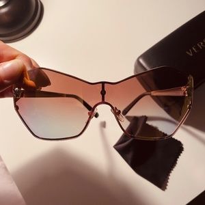 Like-new Versace Glam Medusa Sunglasses